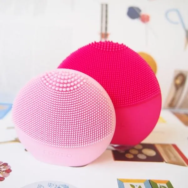 So sánh review máy rửa mặt Foreo Mini 3 và Foreo Play Plus