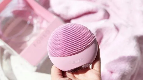 So sánh review máy rửa mặt Foreo Mini 3 và Foreo Play Plus