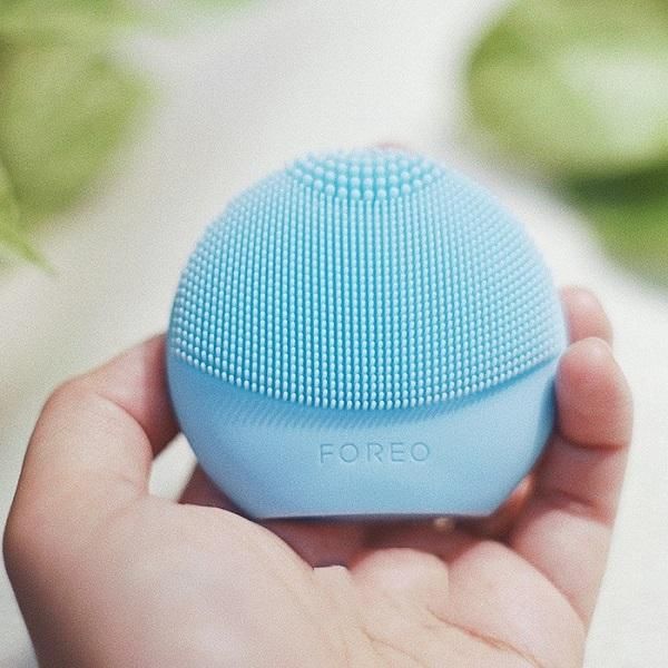 So sánh review máy rửa mặt Foreo Mini 3 và Foreo Play Plus