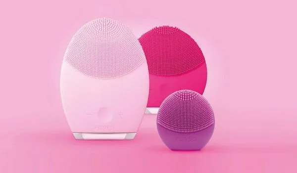 So sánh review máy rửa mặt Foreo Mini 3 và Foreo Play Plus