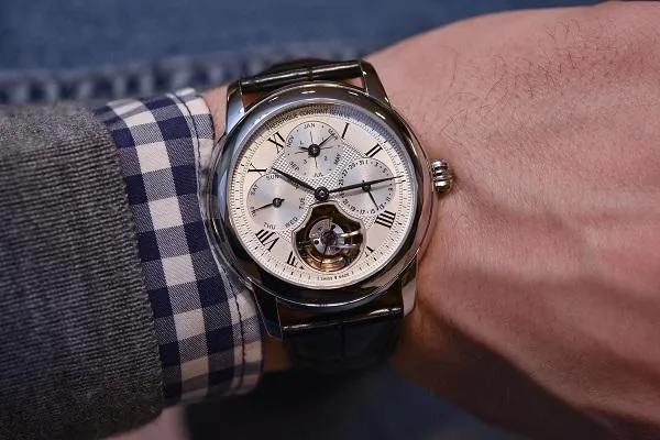 Top 25+ mẫu đồng hồ Frederique Constant 
