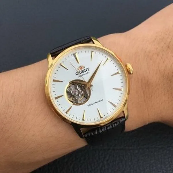 Đồng hồ cơ lộ máy chống nước là gì? Top 5 mẫu đồng hồ “ăn khách” hiện nay