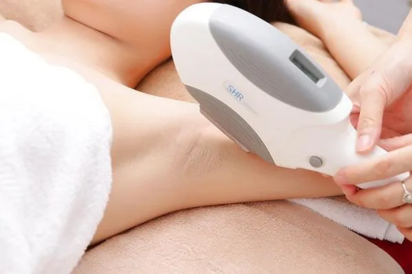 Nên sử dụng máy triệt lông cao cấp tại nhà hay triệt lông tại spa thẩm mỹ - 5