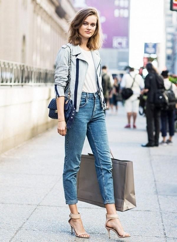 Biến tấu quần jean áo thun mang giày gì để bắt kịp xu hướng thời trang trendy