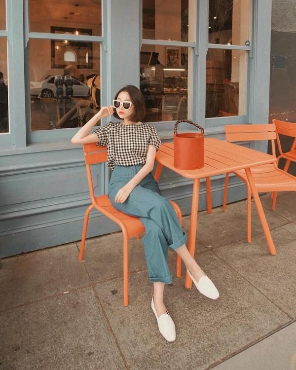 Biến tấu quần jean áo thun mang giày gì để bắt kịp xu hướng thời trang trendy