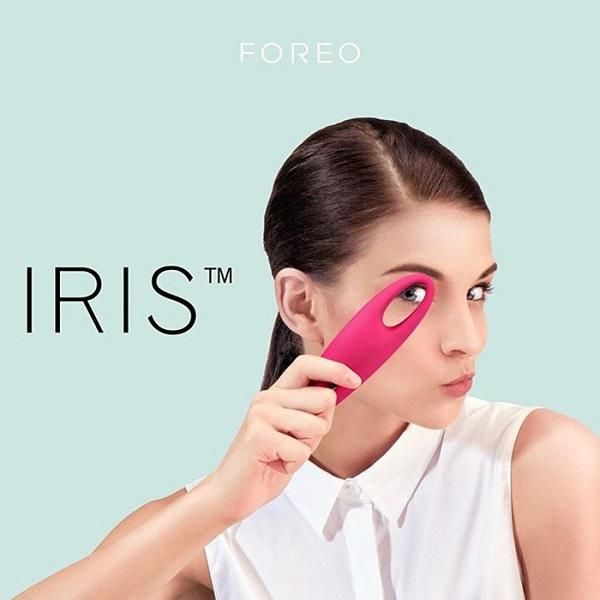 Review chi tiết máy massage mắt Foreo Iris xóa tan vết nhăn và bọng mắt