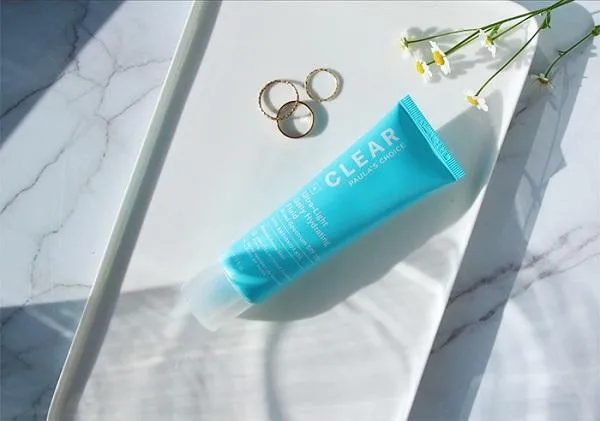 Review top 7 kem chống nắng SPF 30 dùng cho da dầu mụn nhạy cảm