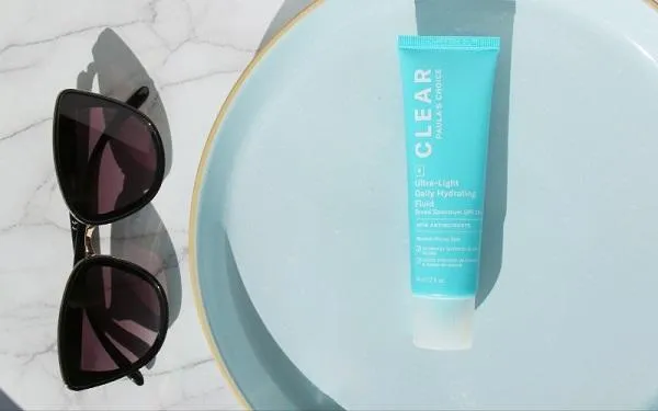 Review top 7 kem chống nắng SPF 30 dùng cho da dầu mụn nhạy cảm
