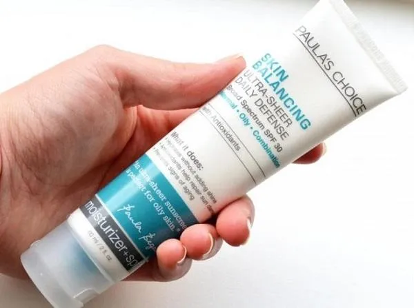 Review top 7 kem chống nắng SPF 30 dùng cho da dầu mụn nhạy cảm