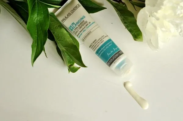 Review top 7 kem chống nắng SPF 30 dùng cho da dầu mụn nhạy cảm
