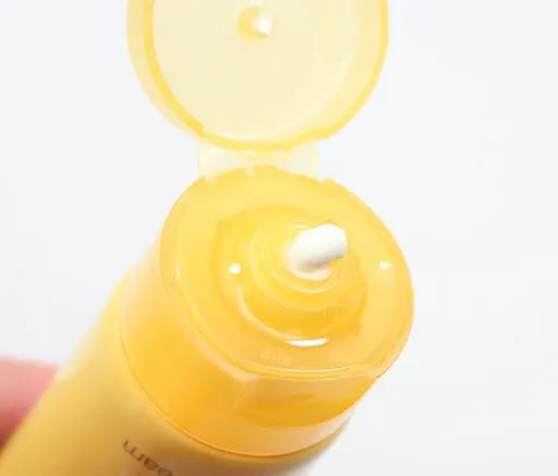 Review top 7 kem chống nắng SPF 30 dùng cho da dầu mụn nhạy cảm