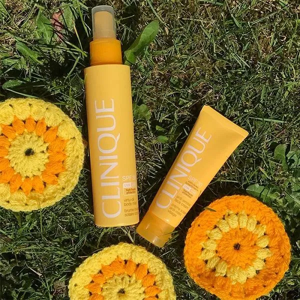 Review top 7 kem chống nắng SPF 30 dùng cho da dầu mụn nhạy cảm
