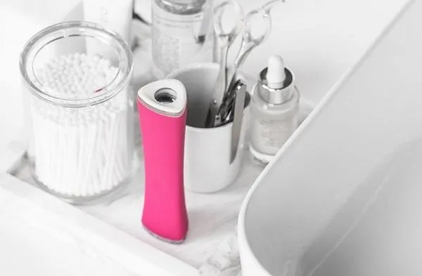 Review máy hỗ trợ làm sạch mụn bằng ánh sáng xanh FOREO Espada ngay tại nhà