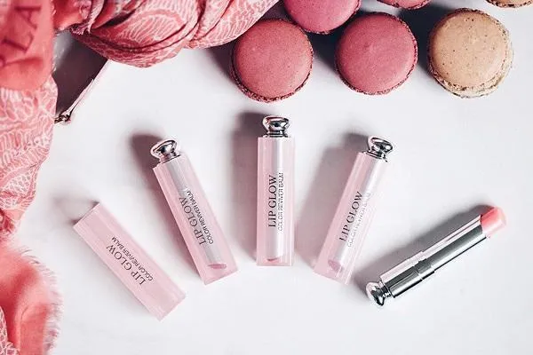 Top 10 thỏi son dưỡng Dior có màu vô cùng đẹp 2025