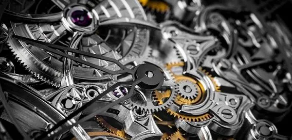 Đồng hồ cơ lộ máy chống nước là gì? Top 5 mẫu đồng hồ “ăn khách” hiện nay