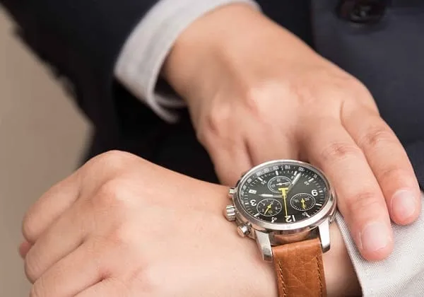 Giá đồng hồ Invicta chính hãng trendy và đánh giá chi tiết sản phẩm