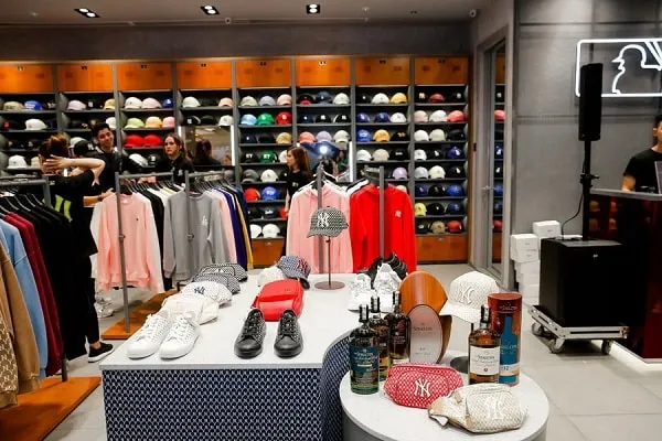 Giá áo phông MLB chính hãng trendy năm nay và địa chỉ mua hàng uy tín - 1