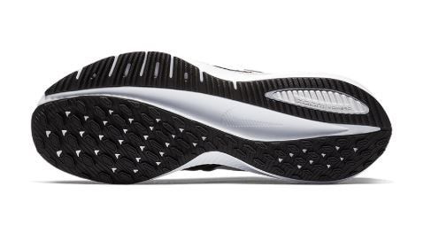 Giày Nike chính hãng giá bao nhiêu và các mẫu giày Nike đang thịnh hành