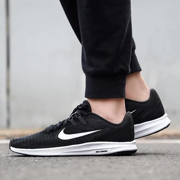 Giày Nike chính hãng giá bao nhiêu và các mẫu giày Nike đang thịnh hành