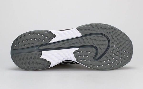 Giày Nike chính hãng giá bao nhiêu và các mẫu giày Nike đang thịnh hành