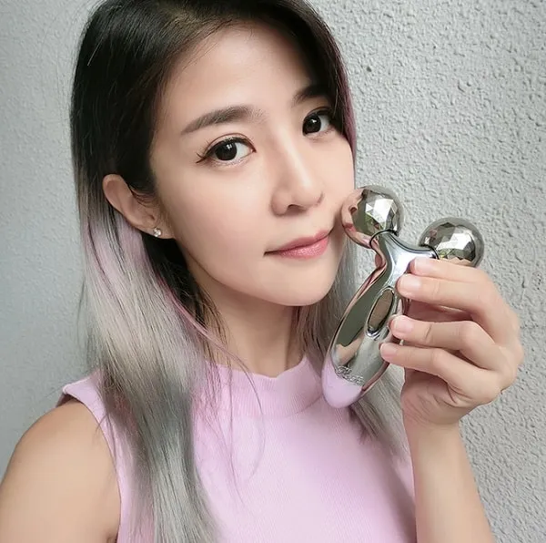 Review công dụng và cách dùng Refa Carat Face cây lăn massage mặt của hãng MTG - 5