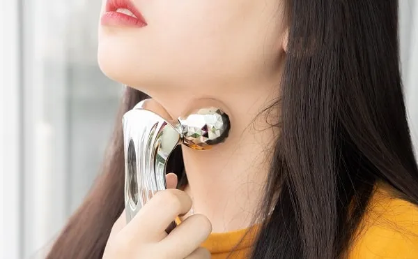 Review công dụng và cách dùng Refa Carat Face cây lăn massage mặt của hãng MTG - 6