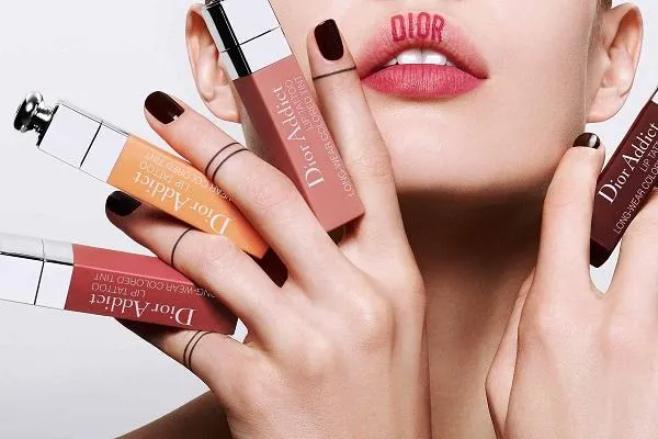 Review chi tiết son Dior Addict Lip Tattoo trendy và địa chỉ mua uy tín giá tốt