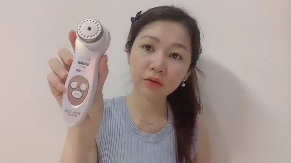 Review máy massage mặt Hitachi Hada Crie N5000 so với với các phiên bản khác