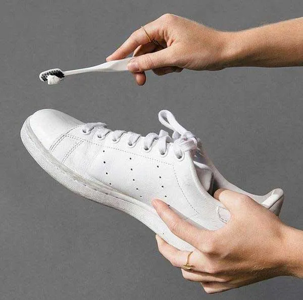 Cách giặt giày thể thao Adidas đúng từ hãng và cách bảo quản hiệu quả