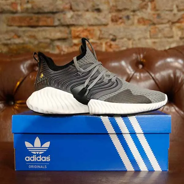 Cách giặt giày thể thao Adidas đúng từ hãng và cách bảo quản hiệu quả