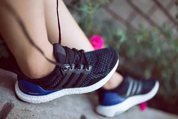 Cách giặt giày thể thao Adidas đúng từ hãng và cách bảo quản hiệu quả