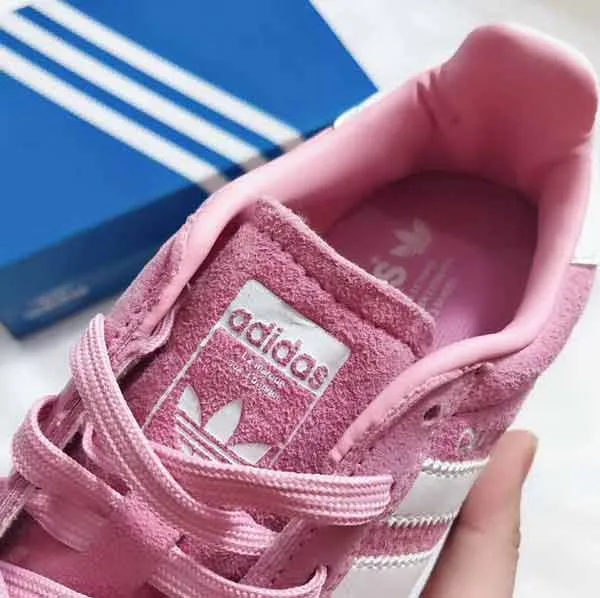 Cách giặt giày thể thao Adidas đúng từ hãng và cách bảo quản hiệu quả