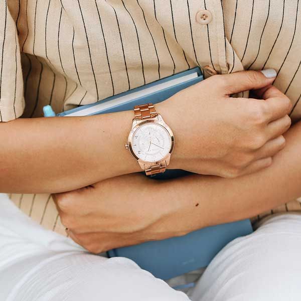 Đồng hồ Michael Kors của nước nào? Giá bao nhiêu? Chất lượng có tốt không?