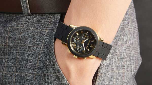 Đồng hồ Michael Kors của nước nào? Giá bao nhiêu? Chất lượng có tốt không?