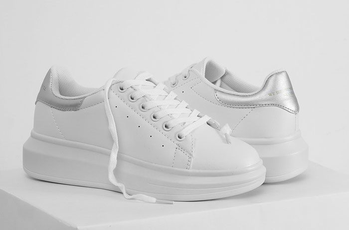 Top 13 những đôi Sneaker nổi tiếng không bao giờ lỗi mốt