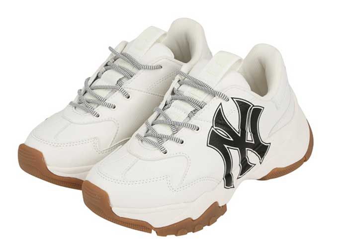 Top 13 những đôi Sneaker nổi tiếng không bao giờ lỗi mốt