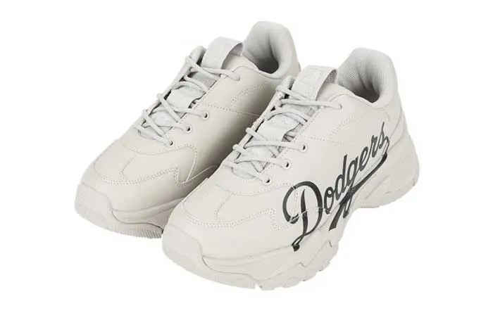 Top 13 những đôi Sneaker nổi tiếng không bao giờ lỗi mốt