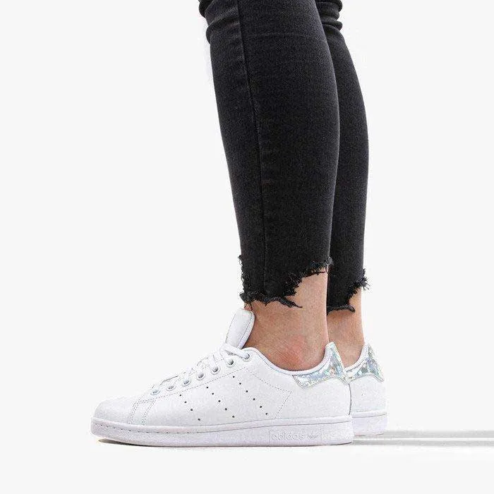 Top 7 các mẫu giày Adidas trendy năm nay không thể bỏ qua