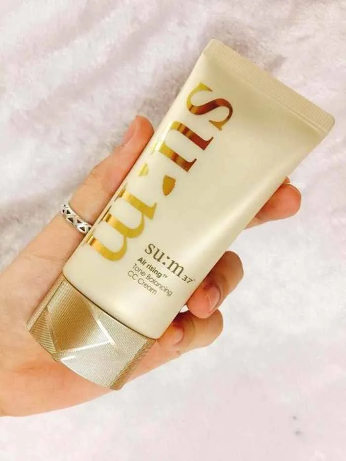 Top 10 loại kem nền cho da dầu mụn được nhiều khách hàng yêu thích mịn đẹp lâu trôi