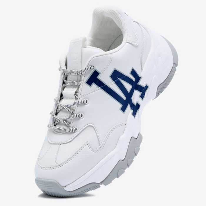Top 13 những đôi Sneaker nổi tiếng không bao giờ lỗi mốt