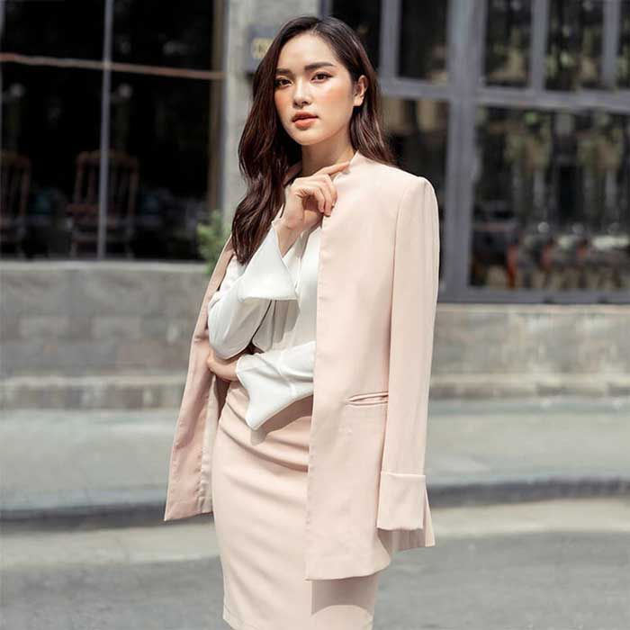 15 cách phối đồ cho chân váy len mặc với áo gì là chuẩn đẹp