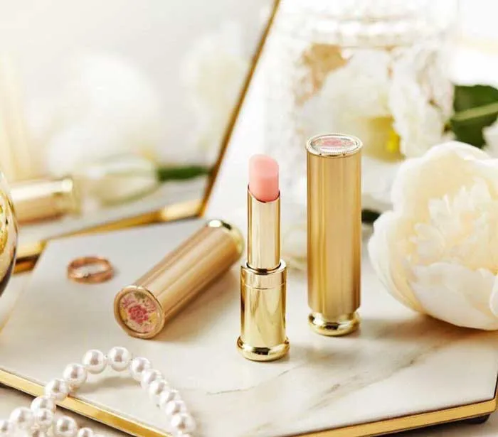 Top 15 loại son dưỡng môi hỗ trợ trị thâm chất lượng tốt nên dùng