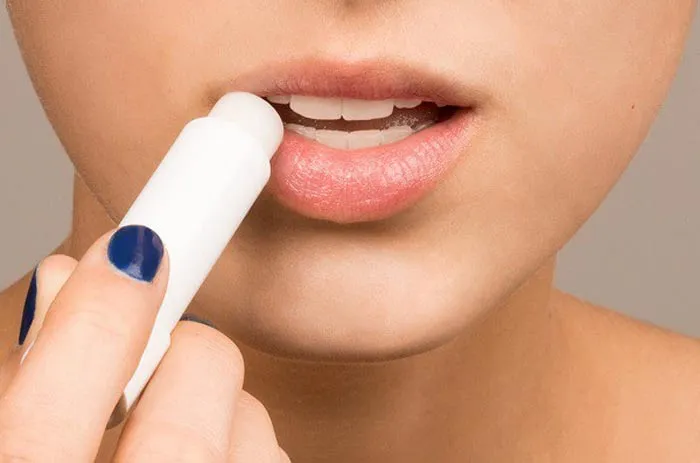 Top 15 loại son dưỡng môi hỗ trợ trị thâm chất lượng tốt nên dùng