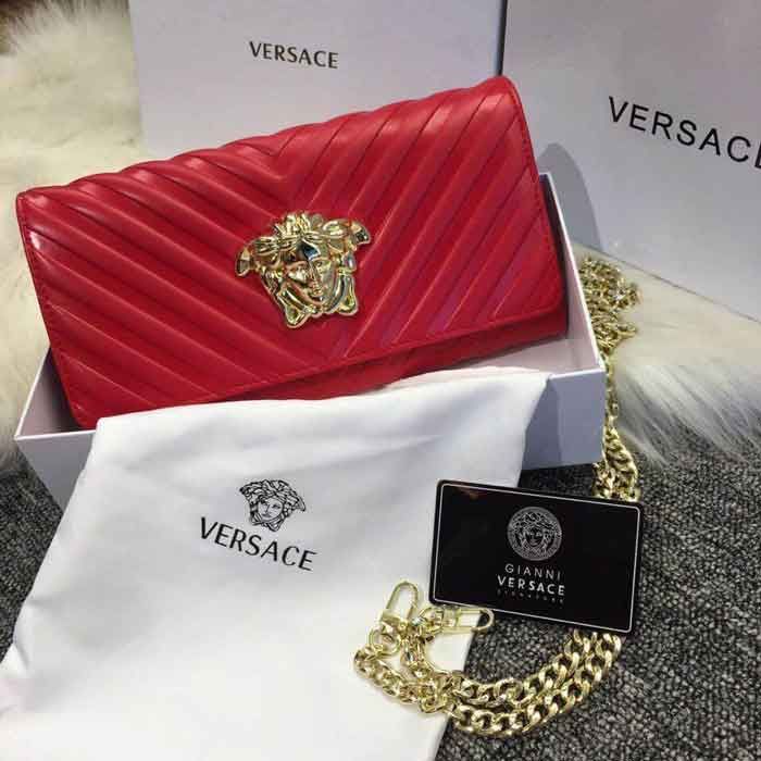 Túi xách Versace chính hãng giá bao nhiêu? Top 5 mẫu túi Versace đẳng cấp trendy