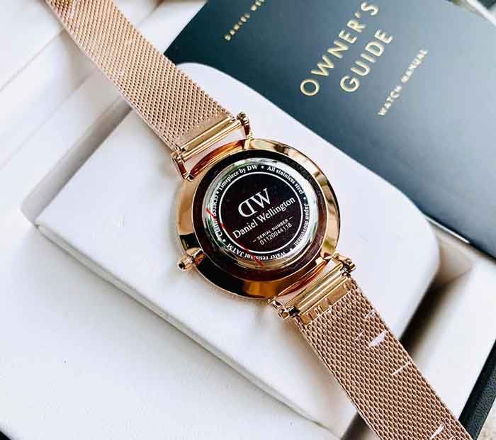 Cập nhật giá đồng hồ DW chính hãng trendy đủ các dòng