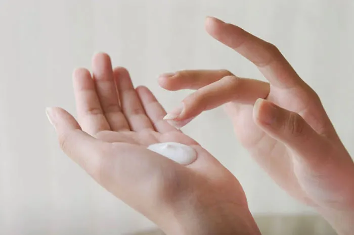 Review top 10 kem dưỡng ẩm cho da mụn nhạy cảm chất lượng tốt nên dùng