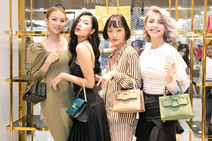 Top 15 mẫu túi xách Lyn hàng hiệu được yêu rất thích