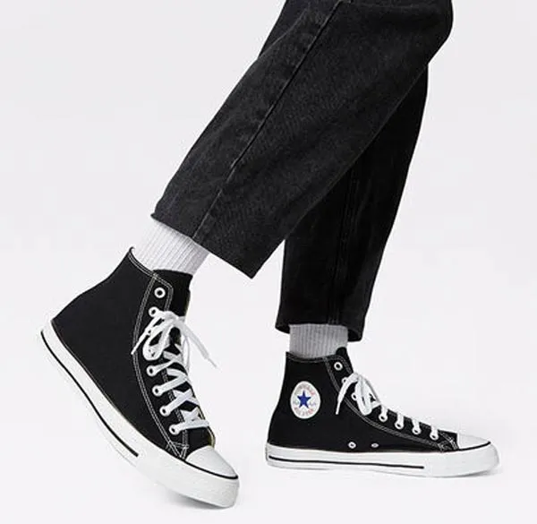 Giá 9 dòng giày Converse được yêu thích rộng rãi và cách tính size giày chuẩn xác