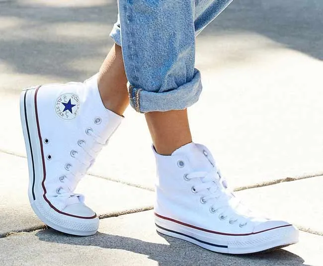 Giá 9 dòng giày Converse được yêu thích rộng rãi và cách tính size giày chuẩn xác