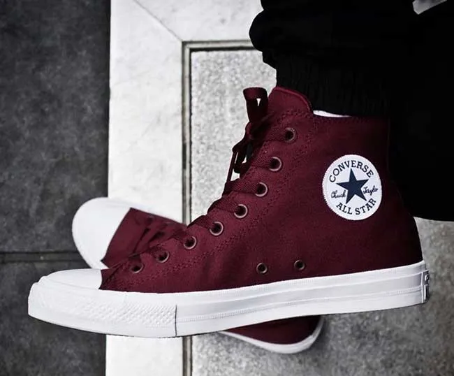 Giá 9 dòng giày Converse được yêu thích rộng rãi và cách tính size giày chuẩn xác
